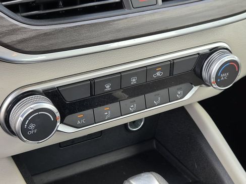 Used 2025 Nissan Altima 2.5 SV FWD image 19