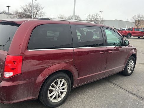 Used 2019 Dodge Grand Caravan SXT image 4