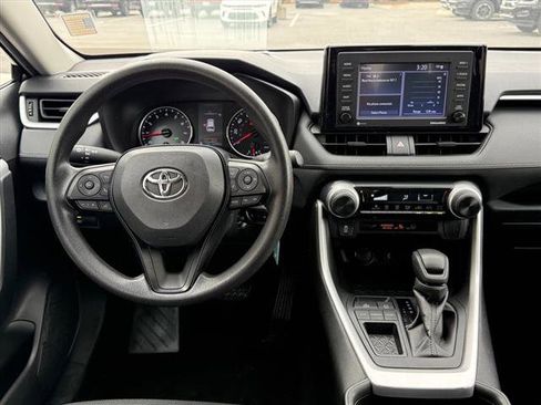 Used 2021 Toyota RAV4 LE FWD image 11