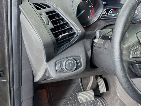 Used 2019 Ford Escape SEL image 4