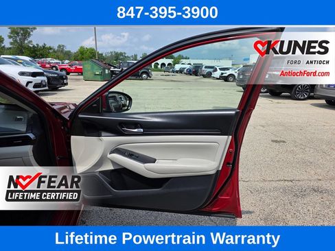 Used 2024 Nissan Altima 2.5 SV w/ SV Premium Package FWD image 30