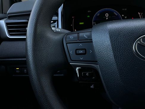 Used 2025 Toyota Camry LE image 32