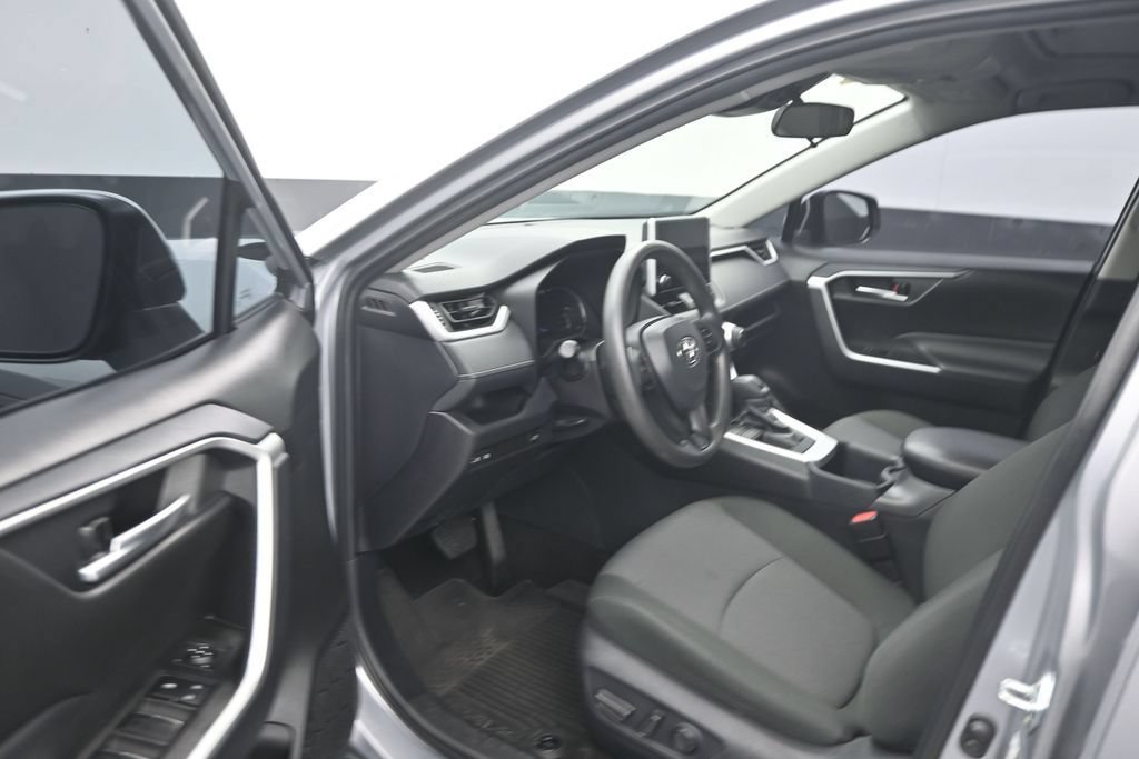 Used 2025 Toyota RAV4 XLE w/ Convenience Package FWD image 10