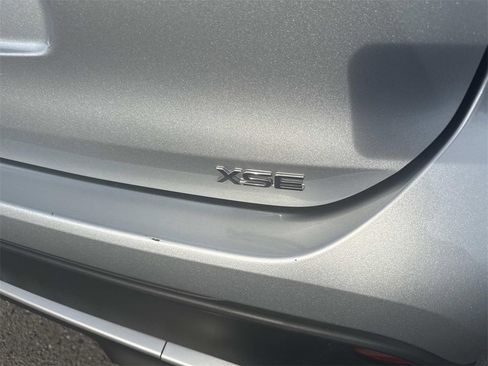 Used 2024 Toyota Highlander XSE image 12