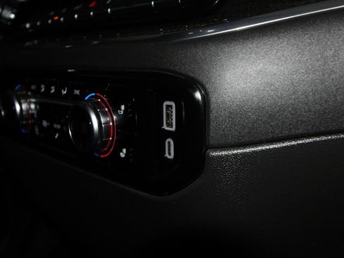 Used 2024 GMC Sierra 1500 Elevation image 23