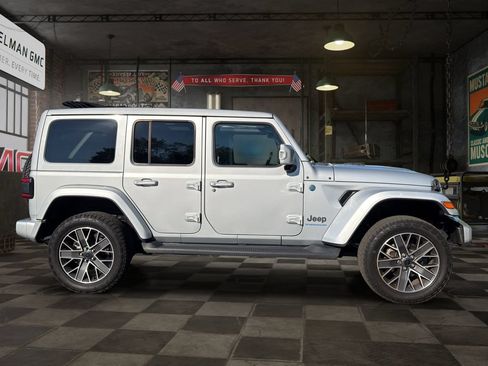 Used 2024 Jeep Wrangler High Altitude AWD/4WD image 4