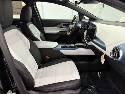 New 2026 Chevrolet Equinox EV LT image 20