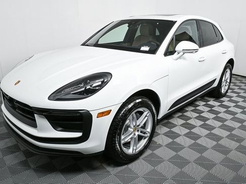 Certified 2025 Porsche Macan AWD image 1