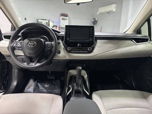 Used 2021 Toyota Corolla LE w/ LE Premium Package image 18