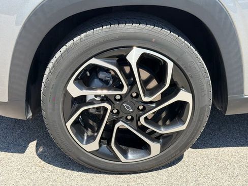 Used 2024 Chevrolet Trax RS w/ Sunroof Package FWD image 40