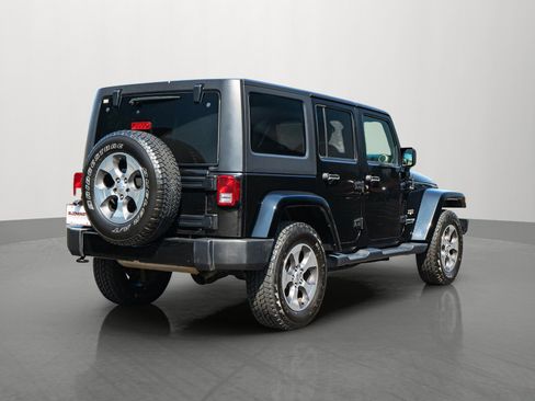 Used 2018 Jeep Wrangler Unlimited Sahara AWD/4WD image 7