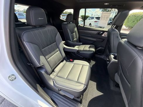 Certified 2025 Buick Enclave Avenir w/ Super Cruise Package AWD/4WD image 17