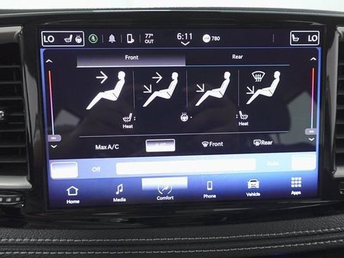 Used 2024 Chrysler Pacifica Touring-L image 18