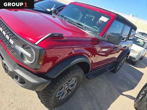 Used 2025 Ford Bronco Badlands image 1
