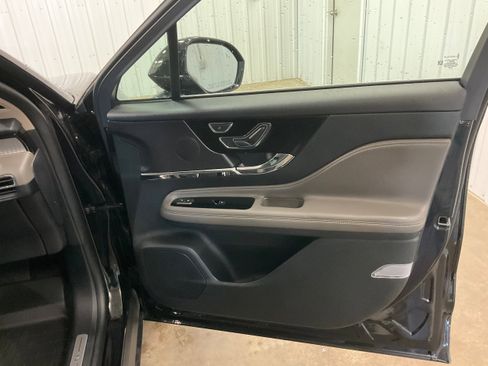 Used 2025 Lincoln Corsair AWD w/ Equipment Group 101A image 29