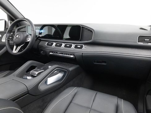 Used 2022 Mercedes-Benz Maybach GLS 600 4MATIC image 2