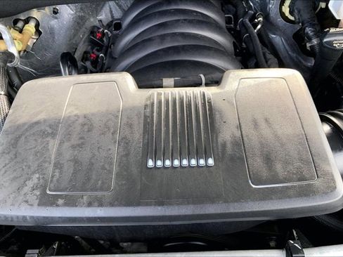 Used 2022 Cadillac Escalade ESV Sport Platinum w/ LPO, ONYX Package image 33