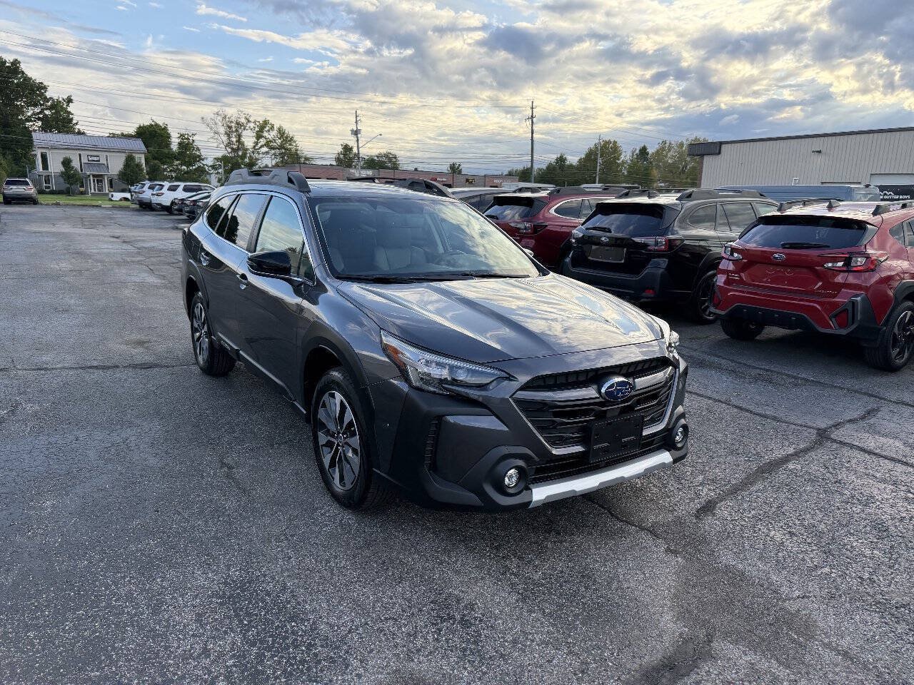 Used 2025 Subaru Outback Limited AWD/4WD image 3