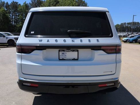 Used 2024 Jeep Wagoneer L Series II image 6
