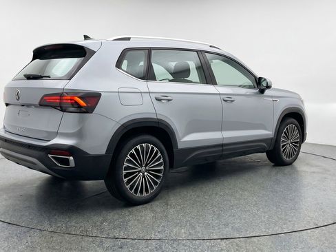 Used 2025 Volkswagen Taos SE FWD image 9