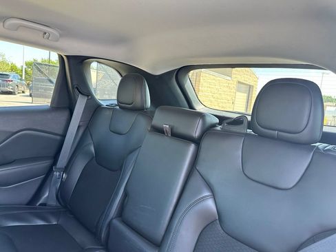 Used 2020 Jeep Cherokee Latitude Plus FWD image 9
