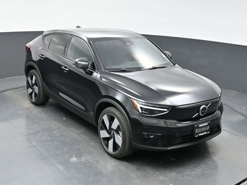Used 2023 Volvo C40 P8 Recharge Ultimate image 31