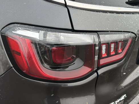 Used 2022 Jeep Compass Limited image 8