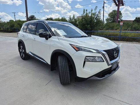 Used 2023 Nissan Rogue SL FWD image 4