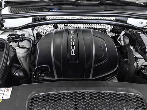 Used 2021 Porsche Macan image 24