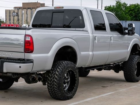 Used 2016 Ford F250 Platinum w/ FX4 Off-Road Package AWD/4WD image 9