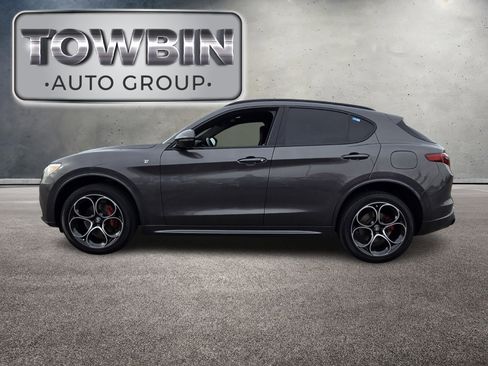 Used 2023 Alfa Romeo Stelvio Ti image 7