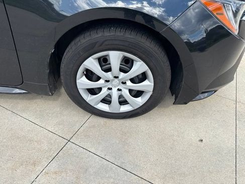 Used 2022 Toyota Corolla LE FWD image 9