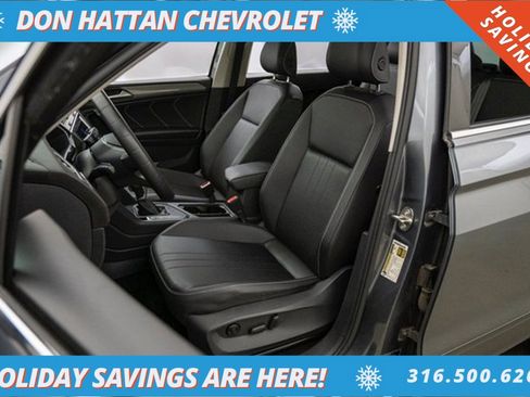 Used 2023 Volkswagen Tiguan SE w/ Panoramic Sunroof Package image 4