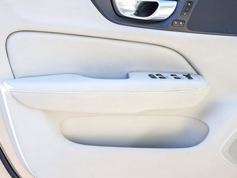 Used 2024 Volvo S60 B5 Plus image 19