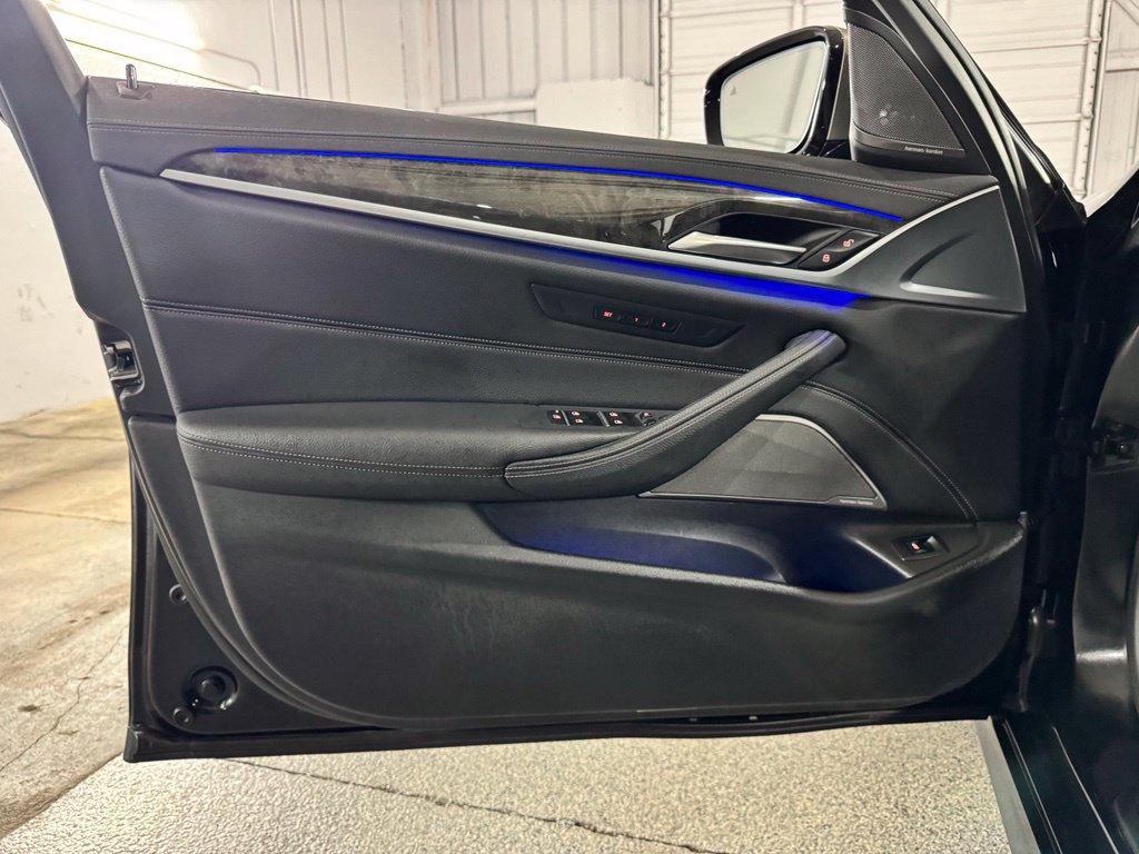 Used 2023 BMW M550i xDrive AWD/4WD image 38