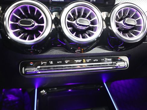 Used 2023 Mercedes-Benz GLB 250 4MATIC image 19