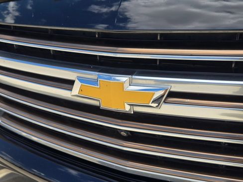 Used 2023 Chevrolet Suburban High Country w/ Premium Package 2 AWD/4WD image 4