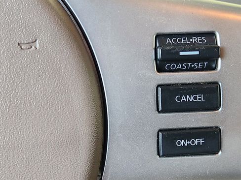 Used 2014 Nissan Frontier SL image 27