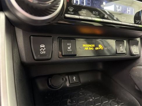 Used 2022 Toyota RAV4 XLE image 30