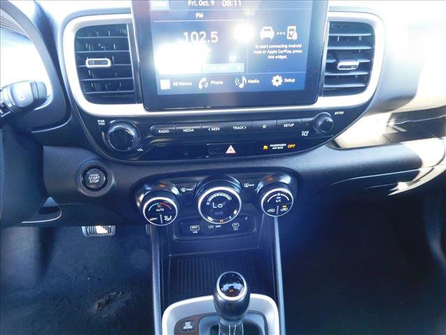 Used 2024 Hyundai Venue SEL FWD image 21