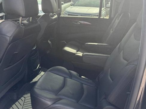 Used 2018 Cadillac Escalade ESV Premium Luxury AWD/4WD image 12