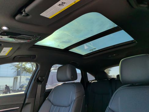 Used 2023 Audi e-tron Prestige w/ Prestige Package image 28