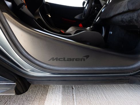 Used 2020 McLaren 620R RWD image 60