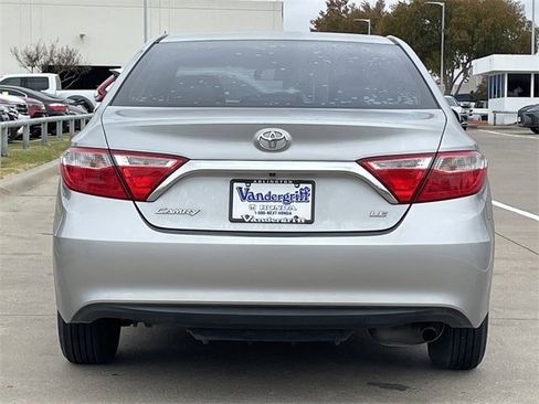 Used 2017 Toyota Camry LE image 5