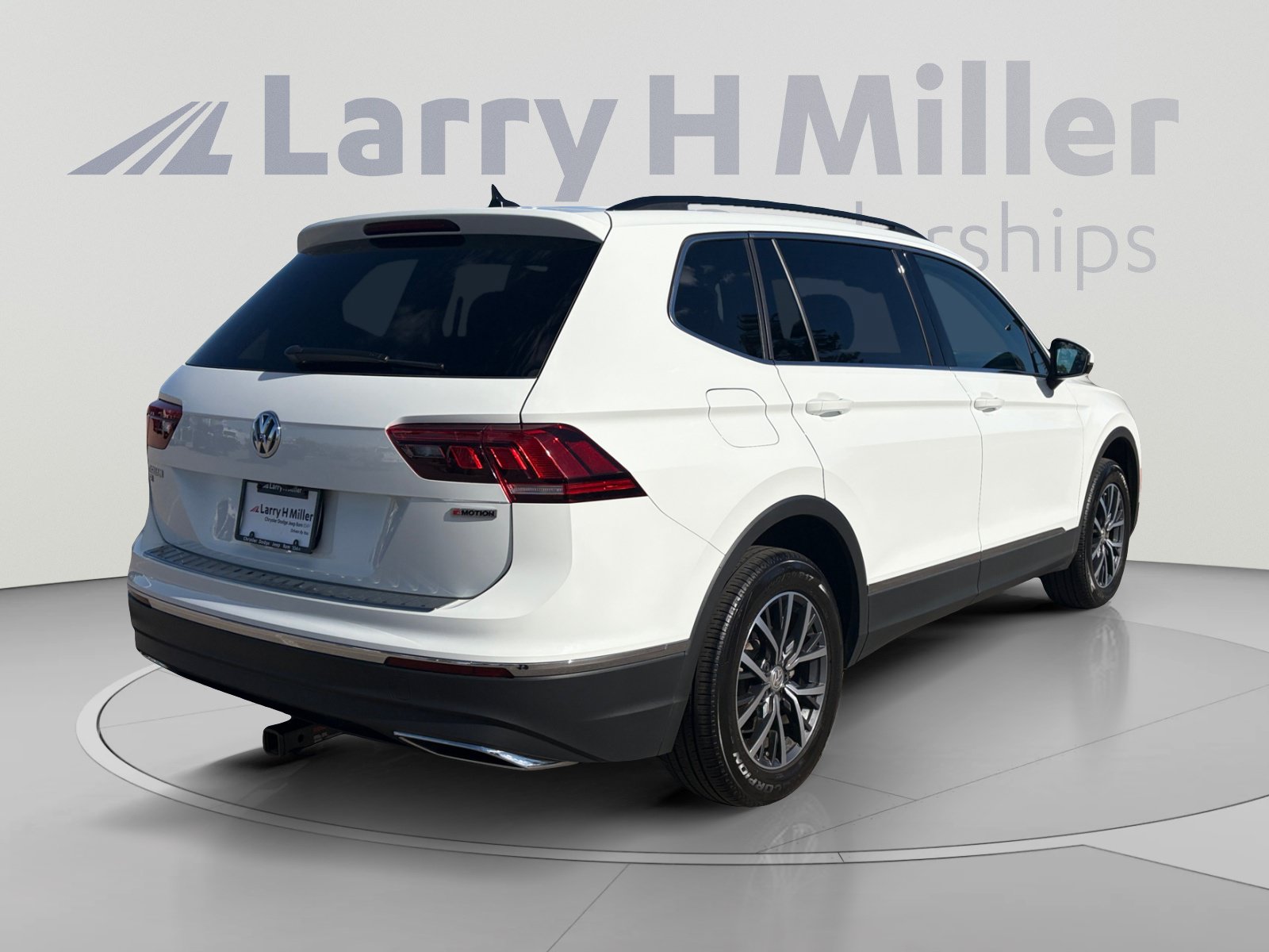 Used 2020 Volkswagen Tiguan SE w/ Panoramic Sunroof Package AWD/4WD image 6