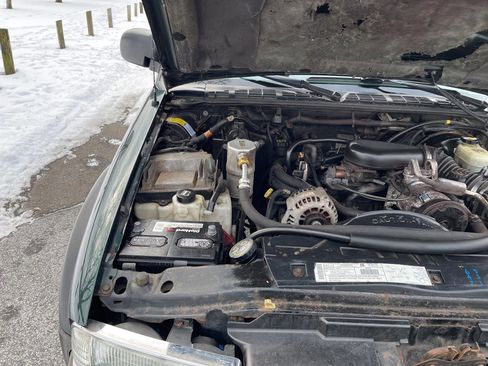 Used 2002 Chevrolet S10 Pickup LS w/ LS Preferred Equipment Group image 39