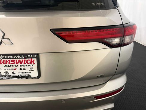 Used 2023 Mitsubishi Outlander SE image 18