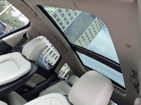 New 2026 Lincoln Corsair Grand Touring w/ Jet Appearance Package AWD/4WD image 9