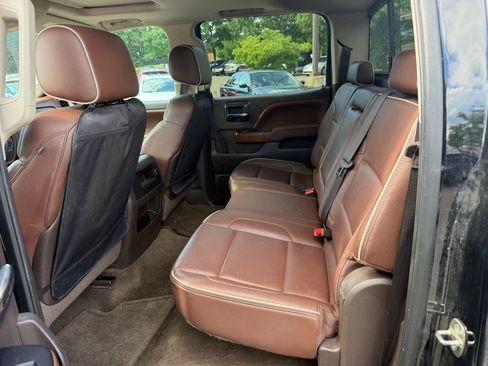 Used 2015 Chevrolet Silverado 1500 High Country w/ High Country Premium Package AWD/4WD image 10
