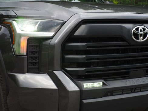 Used 2025 Toyota Tundra SR5 w/ SR5 Premium Package AWD/4WD image 30